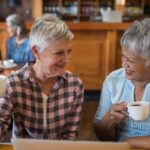 Twee vrouwen met koffie